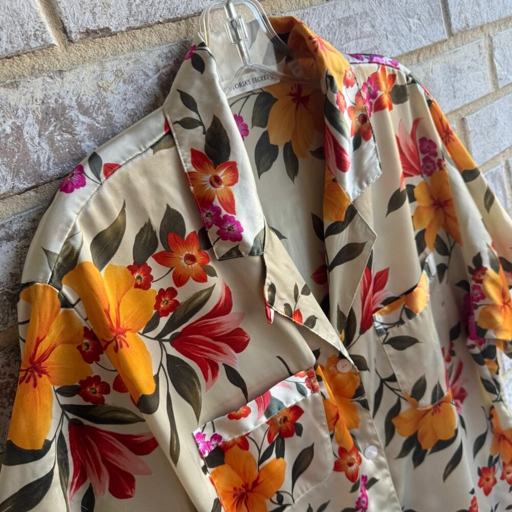 Victoria's Secret Vintage Short Sleeve Button Front Satin Sleep Shirt Size L. - Picture 3 of 10
